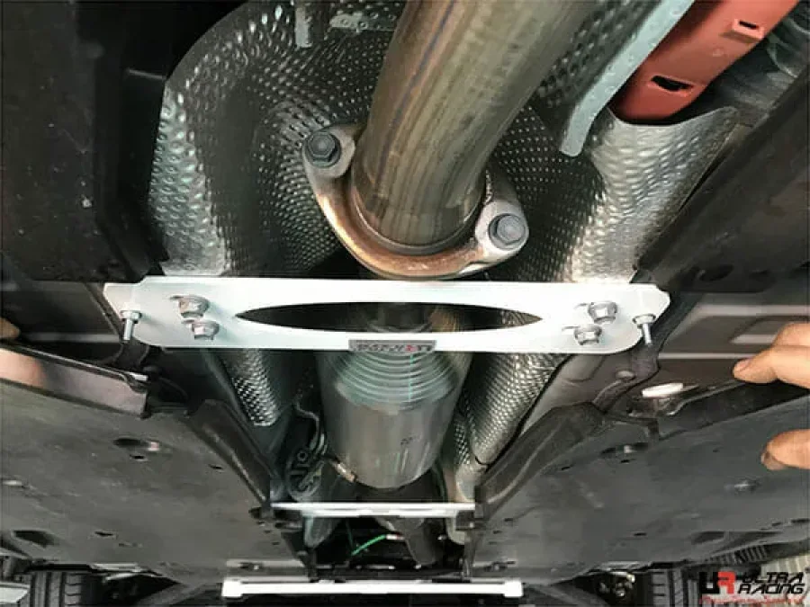 Ultra Racing Lexus ES 300H (XZ10) 2.5 Hybrid 18+/Toyota Camry 2.5 17+ 2WD UltraRacing 2-Point Mid Lower Brace (3993), référence URTW-ML2-3993