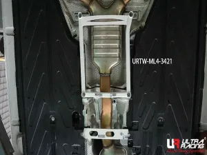 Ultra Racing Mercedes C200/C205/C250/C300/C350 2.0T 2WD 16-21/C43 3.0TT 14-21 4WD UltraRacing 4-Point Mid Lower Brace (3421), référence URTW-ML4-3421