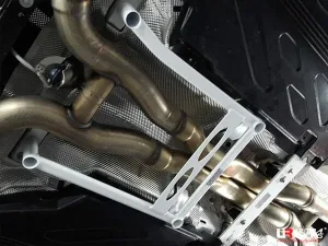 Ultra Racing Mercedes S205 C63 S, référence URTW-ML4-3883
