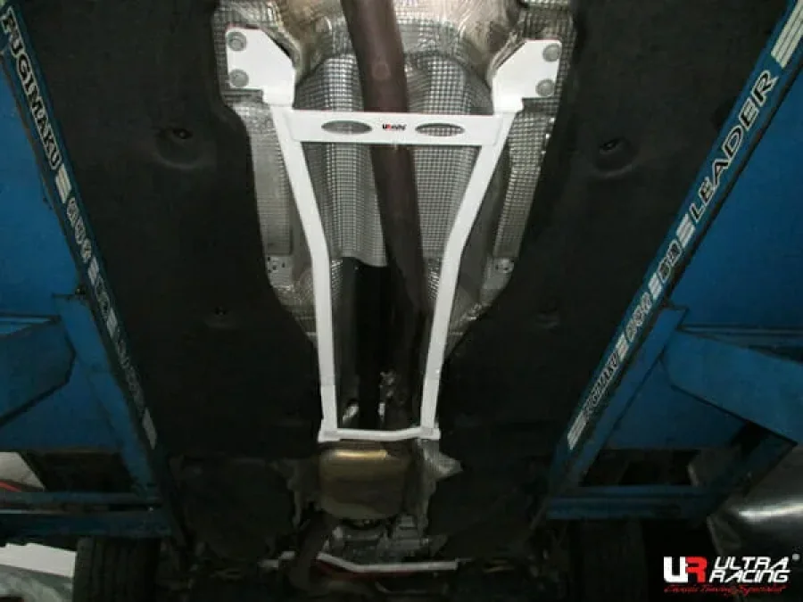Ultra Racing Volkswagen Passat B8 (TYP 3G) 2.0 TSI 4WD Wagon 15+ UltraRacing 4-Point Mid Lower Brace (3997), référence URTW-ML4-3997