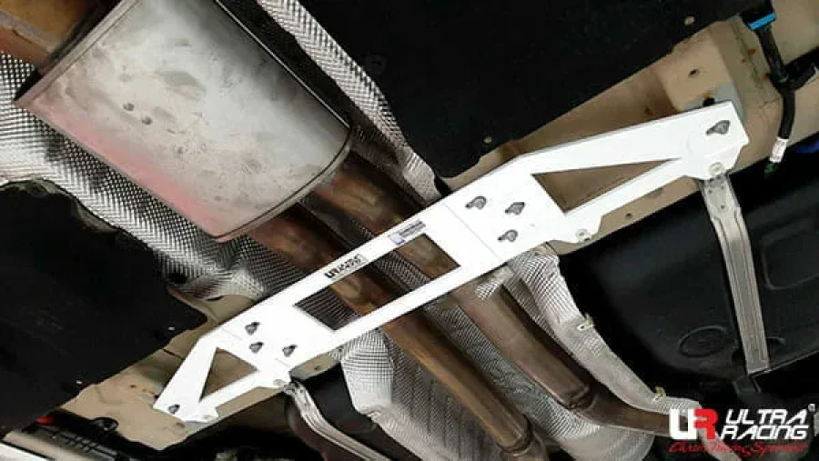 Ultra Racing BMW G02 (X4) 3.0T 4WD 18+ UltraRacing 4-Point Mid Lower Brace (4002), référence URTW-ML4-4002