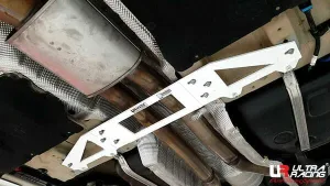Ultra Racing BMW G02 (X4) 3.0T 4WD 18+ UltraRacing 4-Point Mid Lower Brace (4002), référence URTW-ML4-4002