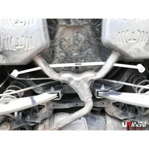 Ultra Racing Buick Lacrosse 2.4 10-16/Chevrolet Alpheon 3.0 10-16 2WD UltraRacing 2-Point Rear Lower Bar (1909), référence RL2-1909