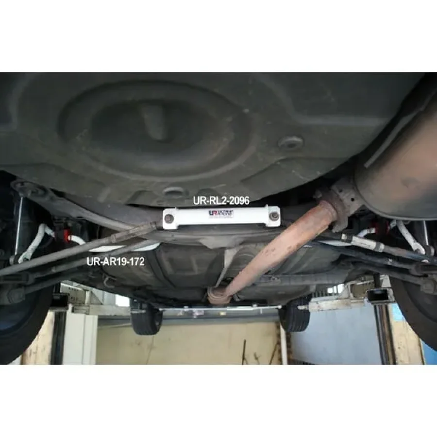 Ultra Racing Toyota Camry (XV10) 2.2 92-96/Solara 3.0 98-03 2WD UltraRacing 2-Point Rear Lower Bar (2096), référence RL2-2096