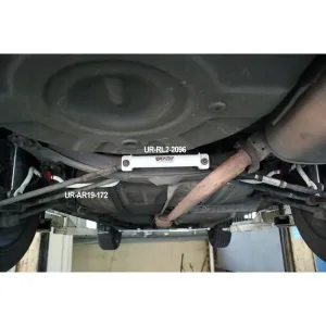 Ultra Racing Toyota Camry (XV10) 2.2 92-96/Solara 3.0 98-03 2WD UltraRacing 2-Point Rear Lower Bar (2096), référence RL2-2096