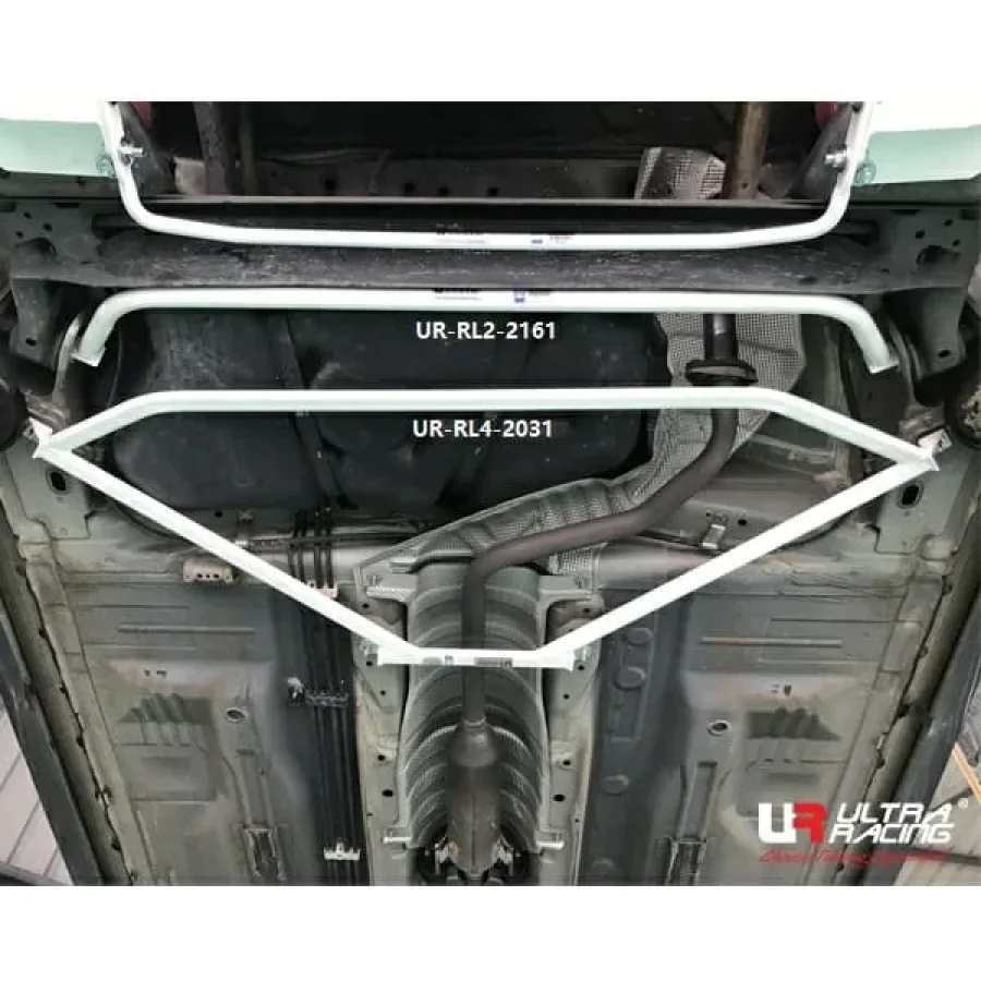 Ultra Racing Nissan March (K13) 1.2/1.5 2WD 10+ UltraRacing 2-Point Rear Lower Bar (2161), référence RL2-2161