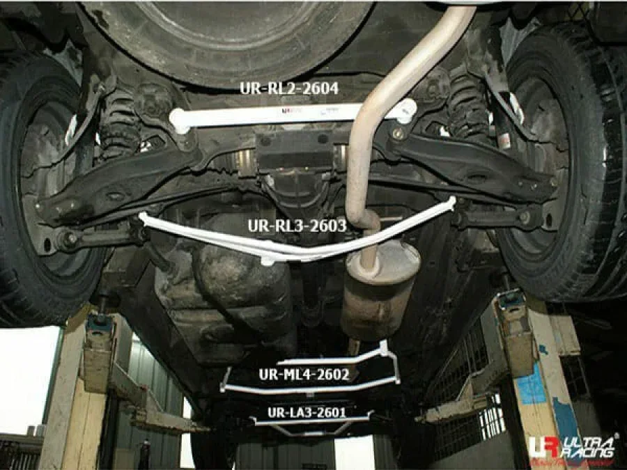 Ultra Racing Ssangyong Rodius/Stavic 2.7D 4WD 04-12 UltraRacing 2-Point Rear Lower Bar (2604), référence RL2-2604