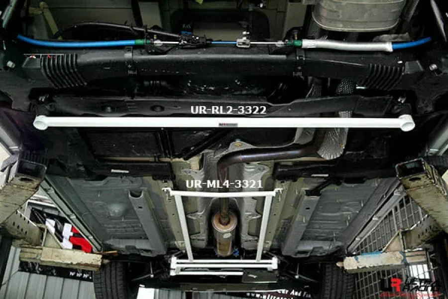Ultra Racing Citroen DS 5 1.6T 2WD 11-18 UltraRacing 2-Point Rear Lower Bar (3322), référence RL2-3322