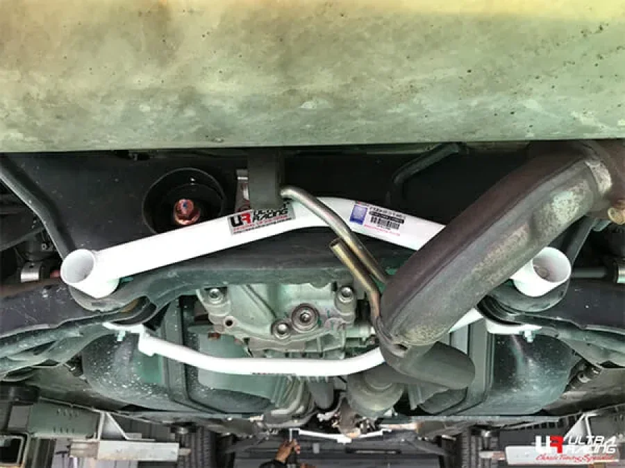 Ultra Racing Mitsubishi ASX 2.0 4WD 10+ UltraRacing 2-Point Rear Lower Bar (3389), référence RL2-3389