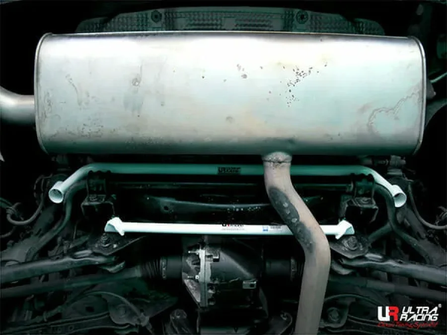 Ultra Racing Land Rover Freelander 2 (L359) 2.2D 2WD 06-14 UltraRacing 2-Point Rear Lower Bar (3734), référence RL2-3734