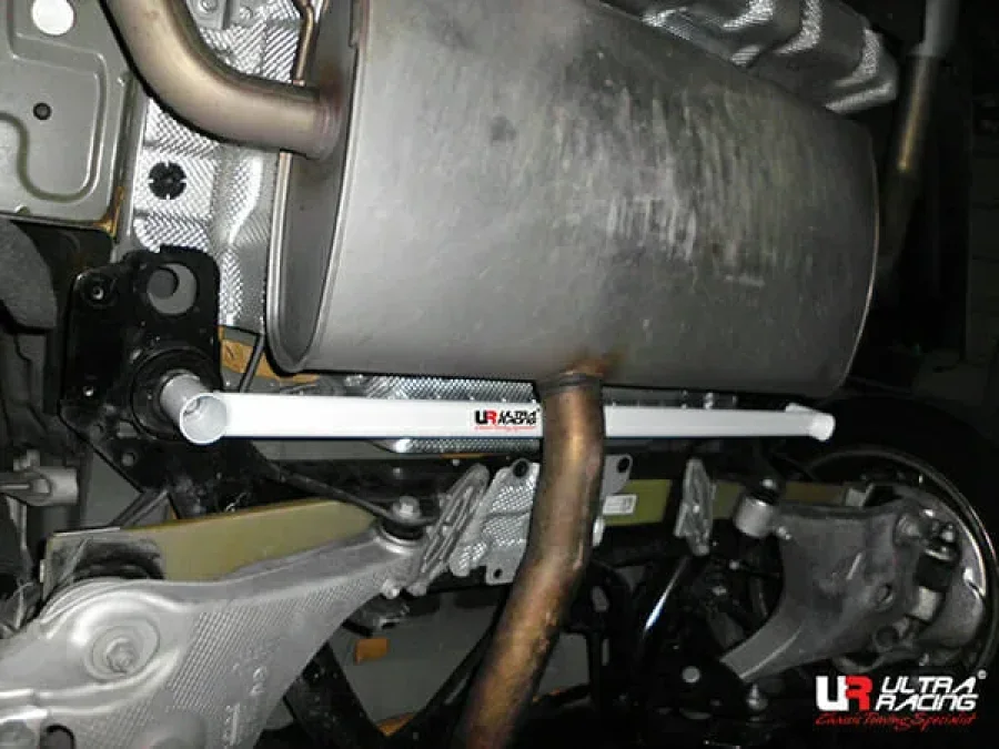 Ultra Racing Volvo V90 T8 2.0T Hybrid 17+/XC60 2.0 18+/XC90 2.0 15+ 2WD UltraRacing 2-Point Rear Lower Bar (3760), référence RL2-3760