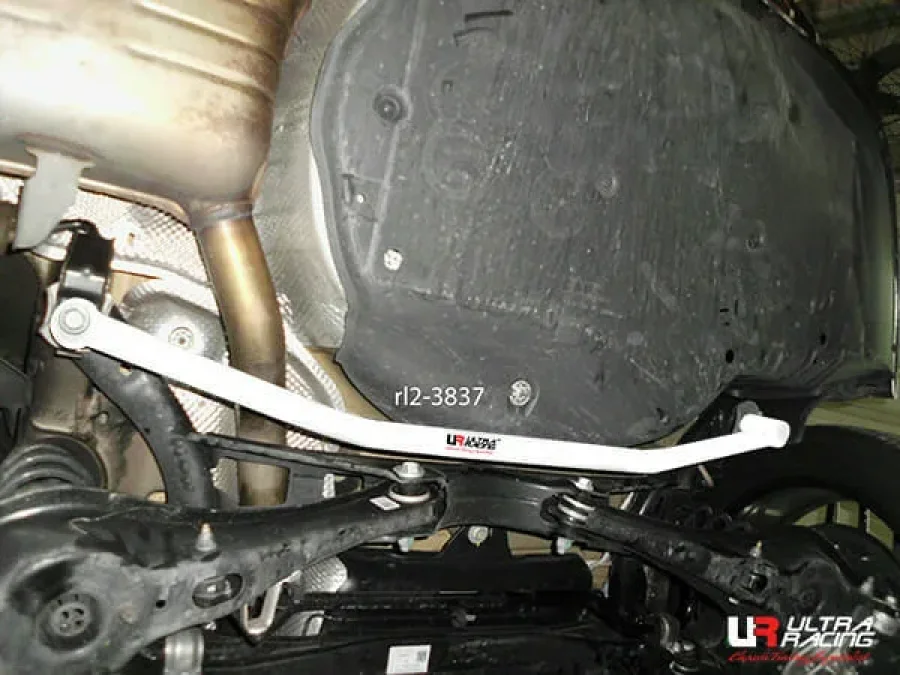 Ultra Racing Volkswagen Passat B8 (TYP 3G) 1.8 TSI 2WD 15-22 UltraRacing 2-Point Rear Lower Bar (3837), référence RL2-3837