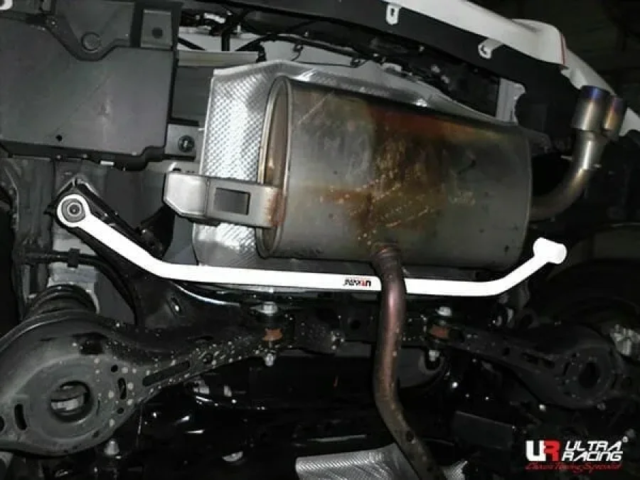 Ultra Racing Toyota Auris (E210) 2.0 HB 19+/Toyota CH-R 1.2T/1.8 18+ 2WD UltraRacing 2-Point Rear Lower Bar (3843), référence RL2-3843
