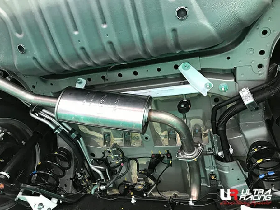 Ultra Racing Nissan Serena (C27) 2.0 2WD 16+ UltraRacing 2-Point Rear Lower Bar (3930), référence RL2-3930