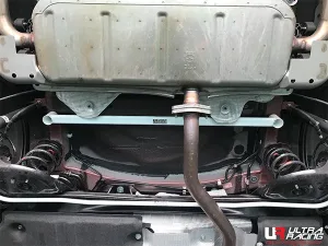 Ultra Racing Mazda 3 (BP) 2.0 2WD HB/Sedan 19+/CX-30 2.0 19+ UltraRacing 2-Point Rear Lower Bar (4153), référence RL2-4153