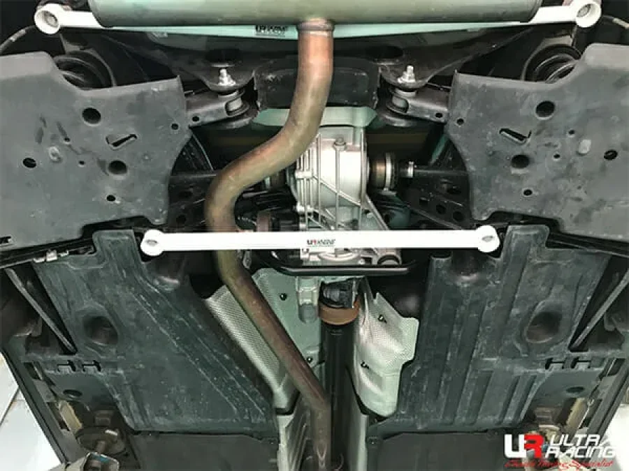 Ultra Racing Volvo XC40 2.0T 4WD 18+ UltraRacing 2-Point Rear Lower Bar (4165), référence RL2-4165