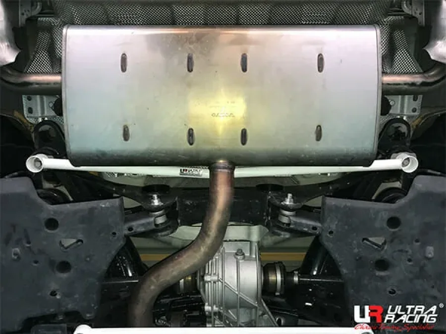 Ultra Racing Volvo XC40 2.0T 4WD 18+ UltraRacing 2-Point Rear Lower Bar (4166), référence RL2-4166