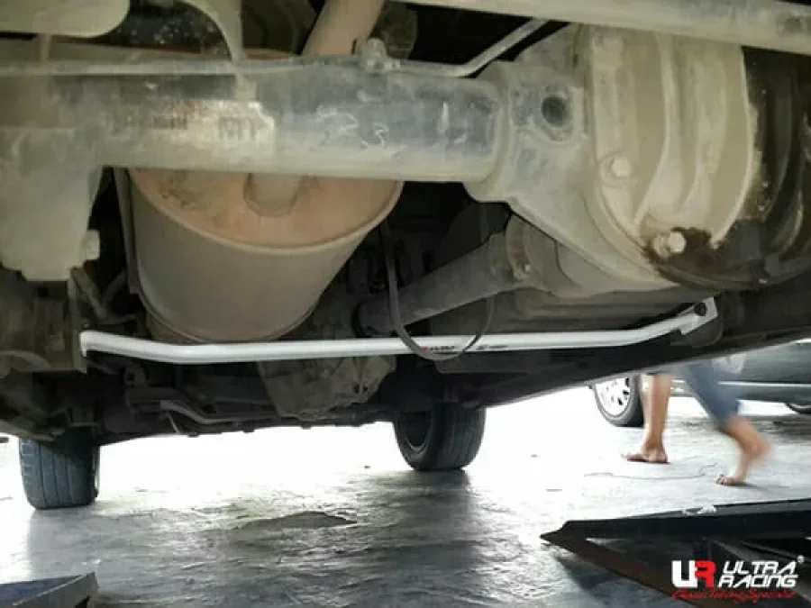 Ultra Racing Suzuki APV (DN) 1.6 2WD 04+ UltraRacing 2-Point Rear Lower Bar (689), référence RL2-689