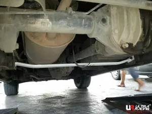 Ultra Racing Suzuki APV (DN) 1.6 2WD 04+ UltraRacing 2-Point Rear Lower Bar (689), référence RL2-689