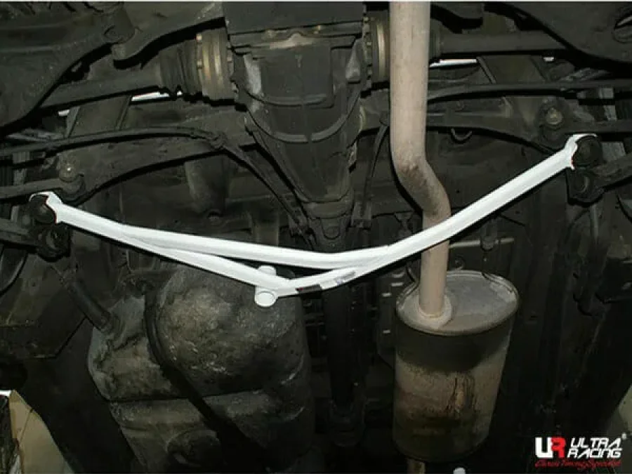 Ultra Racing Ssangyong Rodius 2.7D 4WD 04-12 UltraRacing 3-Point Rear Lower Bar (2603), référence RL3-2603