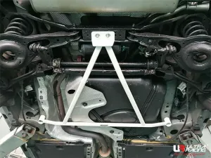 Ultra Racing Volvo V40 T4 1.6 12-16/T5 2.0 16-19 UltraRacing 3-Point Rear Lower Bar (3955), référence RL3-3955