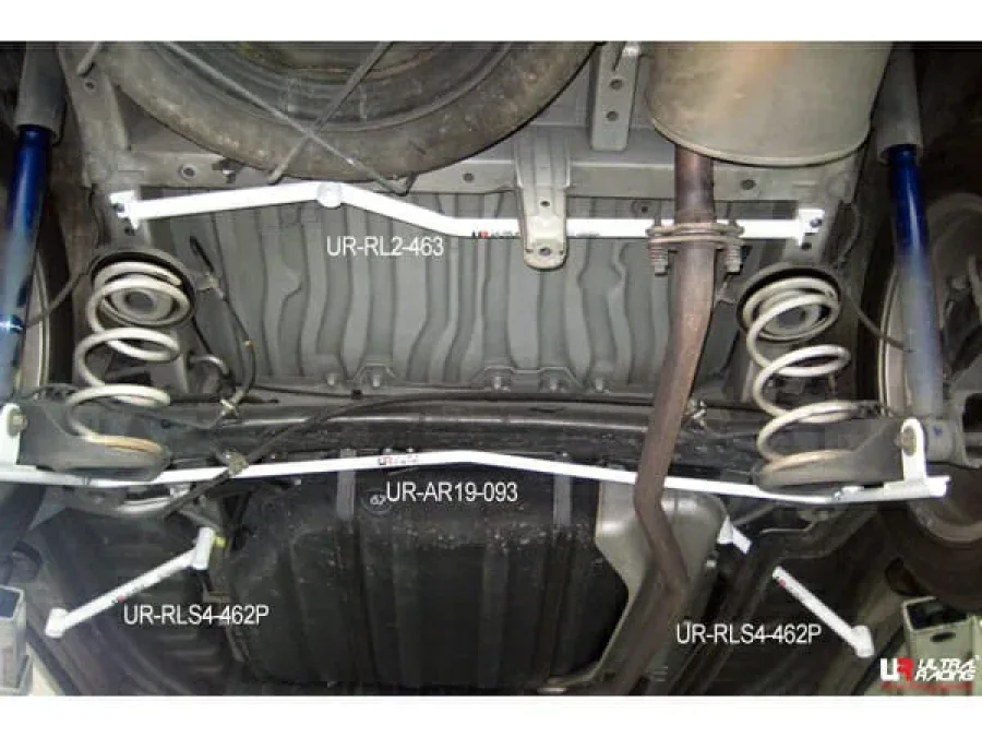 Ultra Racing Toyota Alphard (AH10) 2.4 2WD 02-08 UltraRacing 3-Point Rear Lower Bar (463), référence RL3-463