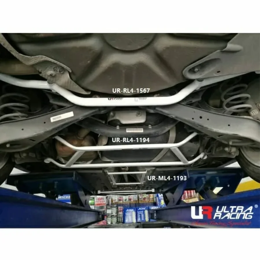 Ultra Racing Volkswagen Jetta A5 (TYP 1K) 1.4 TSI 2WD 06-10/Volkswagen Jetta 1.8 TSI/2.0 TSI/2.0 TDI 11-18 UltraRacing 4-Point Rear Lower Bar (1567), référence RL4-1567