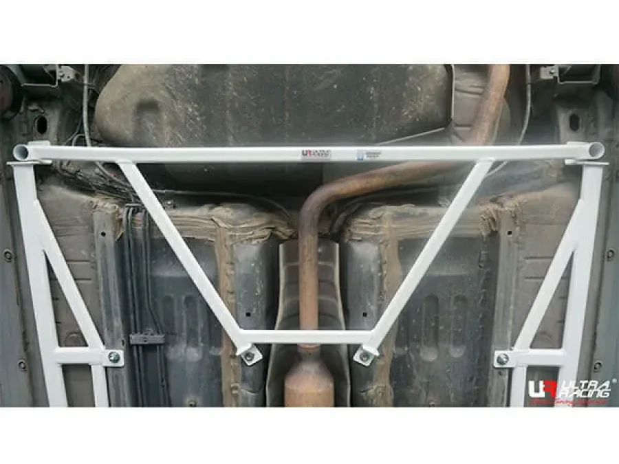 Ultra Racing Toyota BB (XP30) 1.5 2WD 00-01/Vios 1.5 02-07 UltraRacing 4-Point Rear Lower Bar (212), référence RL4-212