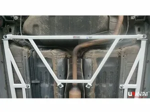 Ultra Racing Toyota BB (XP30) 1.5 2WD 00-01/Vios 1.5 02-07 UltraRacing 4-Point Rear Lower Bar (212), référence RL4-212