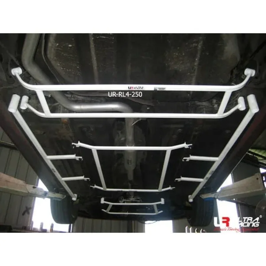 Ultra Racing Hyundai Maxcruz (DM) 2.0D/2.2D 13+/Santa Fe 2.4 13-18 4WD UltraRacing 4-Point Rear Lower Bar (250), référence RL4-250