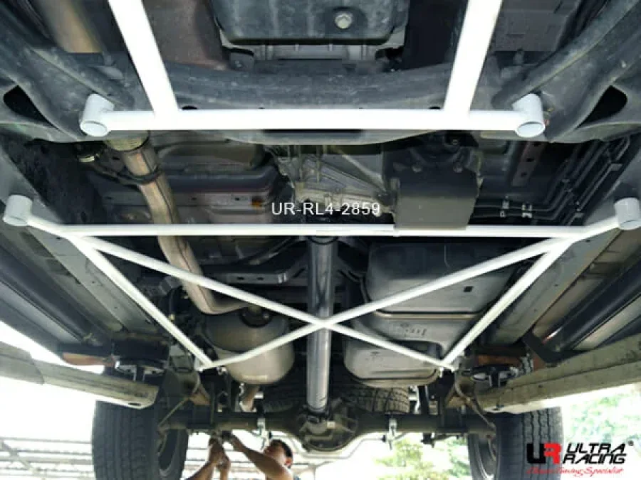 Ultra Racing Isuzu D-MAX (RT50) 2.5D/3.0D 4WD 12+ UltraRacing 4-Point Rear Lower Bar (2859), référence RL4-2859