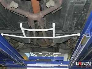 Ultra Racing Ford Mustang S-197Ii 3.7 V6 2WD 10-14 UltraRacing 4-Point Rear Lower Bar (3125), référence RL4-3125