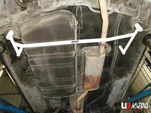 Ultra Racing Hyundai Trajet 2.0 2WD 99-08 UltraRacing 4-Point Rear Lower Bar (3188), référence RL4-3188