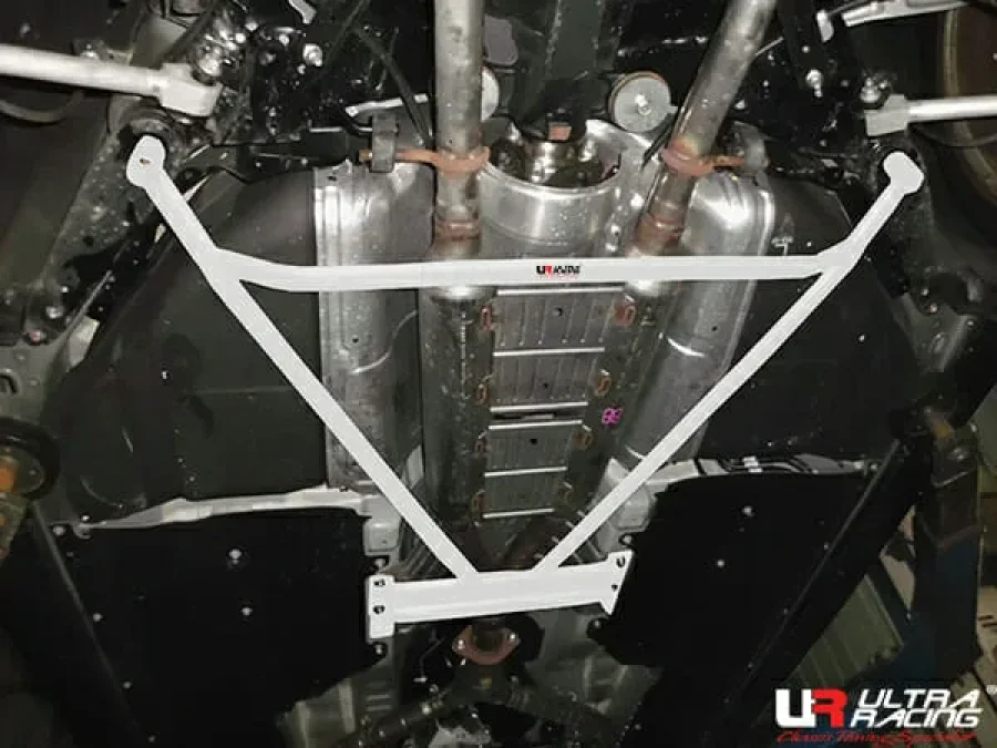 Ultra Racing Infiniti Q70 (Y51) 2.5/3.5 V6 2WD 13+ UltraRacing 4-Point Rear Lower Bar (3453), référence RL4-3453
