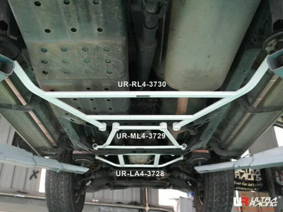 Ultra Racing Toyota Hilux Surf (N180) 3.0D 4WD 95-02 UltraRacing 4-Point Rear Lower Bar (3730), référence RL4-3730