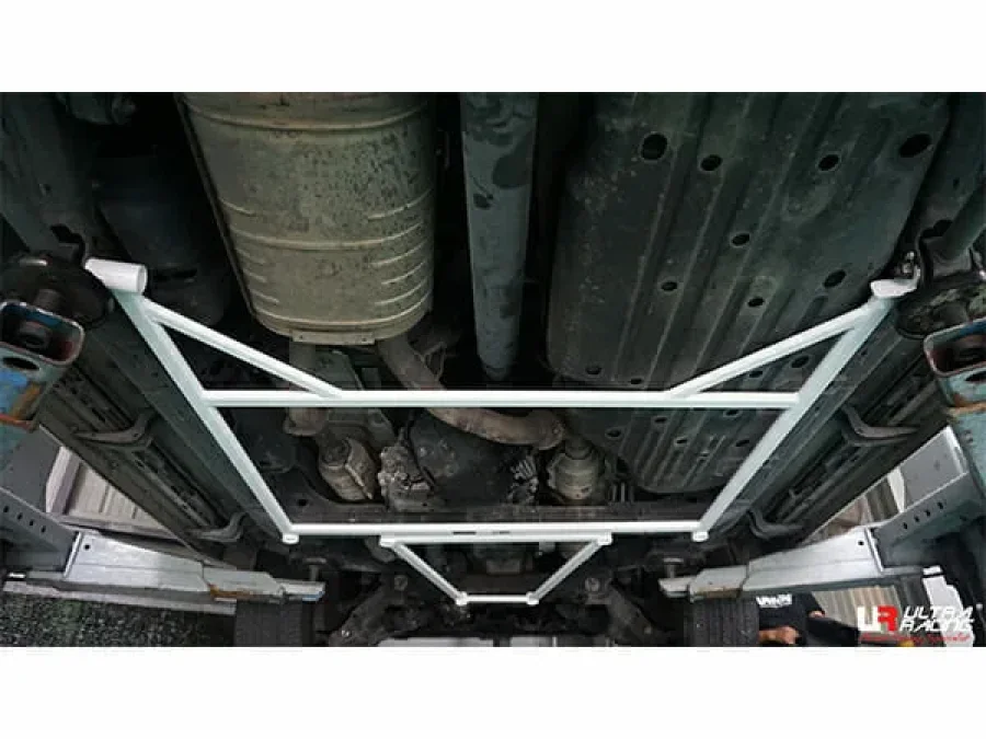 Ultra Racing Toyota Land Cruiser (J200) 4.5D/4.7 V8 4WD 07-21 UltraRacing 4-Point Rear Lower Bar (3807), référence RL4-3807