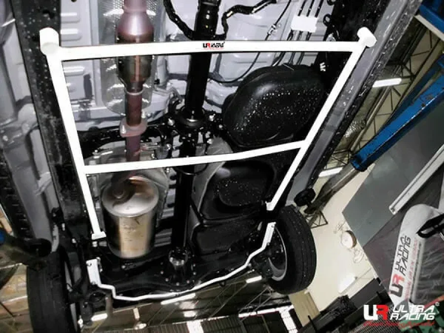 Ultra Racing Toyota Innova (AN140) 2.0 2WD 15+ UltraRacing 4-Point Rear Lower Bar (3815), référence RL4-3815