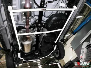 Ultra Racing Toyota Innova (AN140) 2.0 2WD 15+ UltraRacing 4-Point Rear Lower Bar (3815), référence RL4-3815