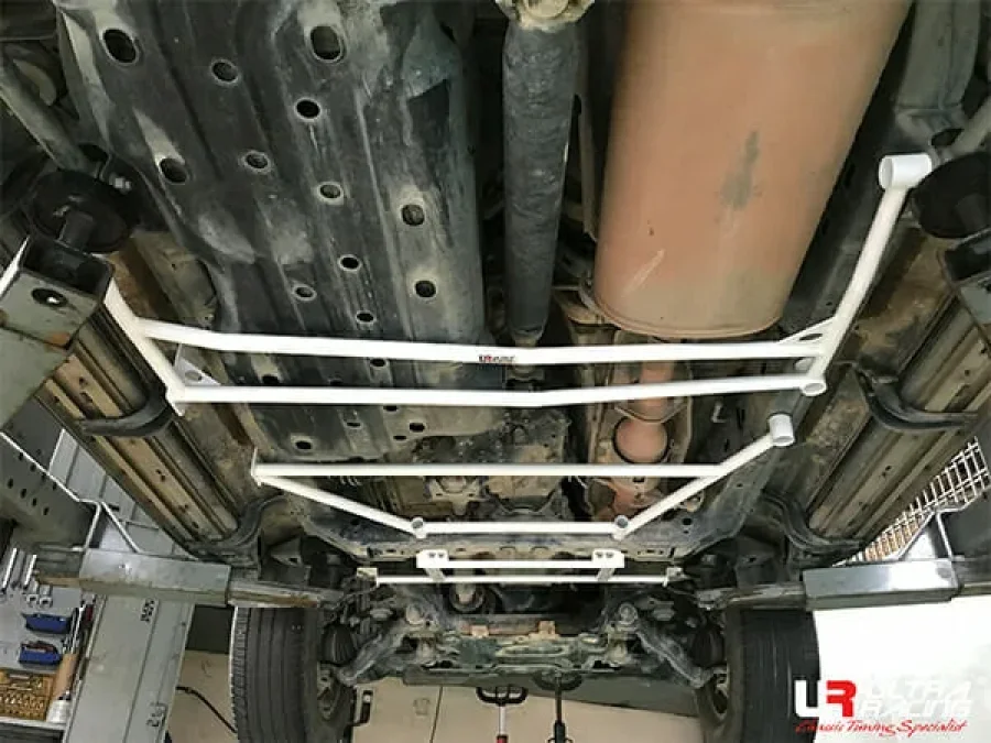 Ultra Racing Toyota Land Cruiser Prado (J150) 2.7P 4WD 09+ UltraRacing 4-Point Rear Lower Bar (4030), référence RL4-4030