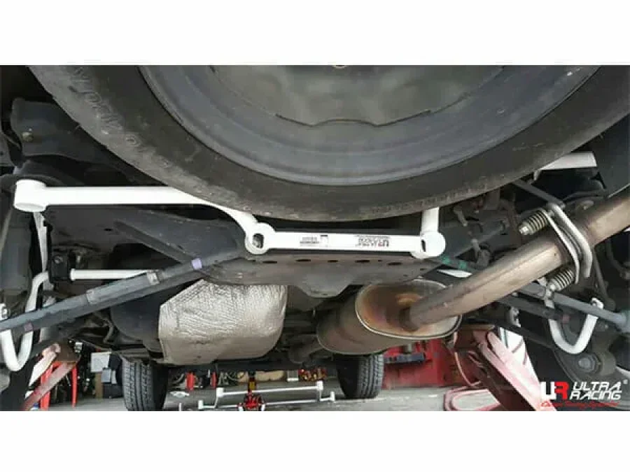Ultra Racing Toyota Harrier (XU30) 2.4 2WD 04-09 LHD/RHD UltraRacing 4-Point Rear Lower Bar (747), référence RL4-747