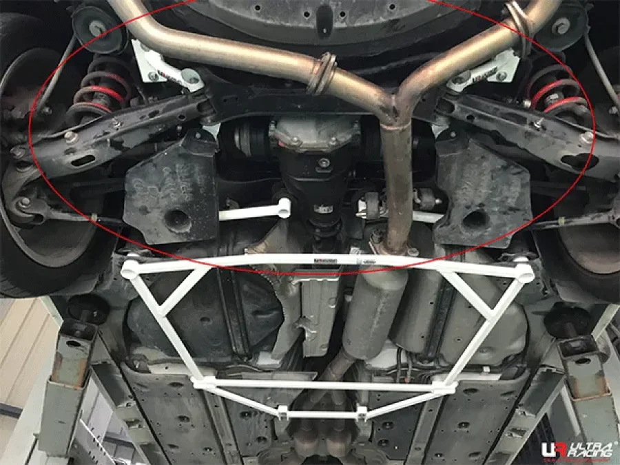 Ultra Racing Toyota Mark X (X120) 2.5 V6 2WD 04-16 UltraRacing 4-Point Rear Lower Bar (816P), référence RS12-3816P