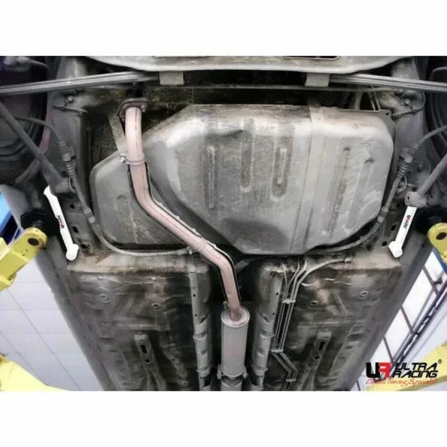 Ultra Racing Buick Excelle 1.8 2WD 03-16 UltraRacing 4-Point Rear Lower Bar (1438P), référence RS4-1438P