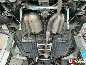 Ultra Racing Mazda CX-7 2.3 4WD 06-12 UltraRacing 4-Point Rear Lower Bar (2852P), référence RS4-2852P