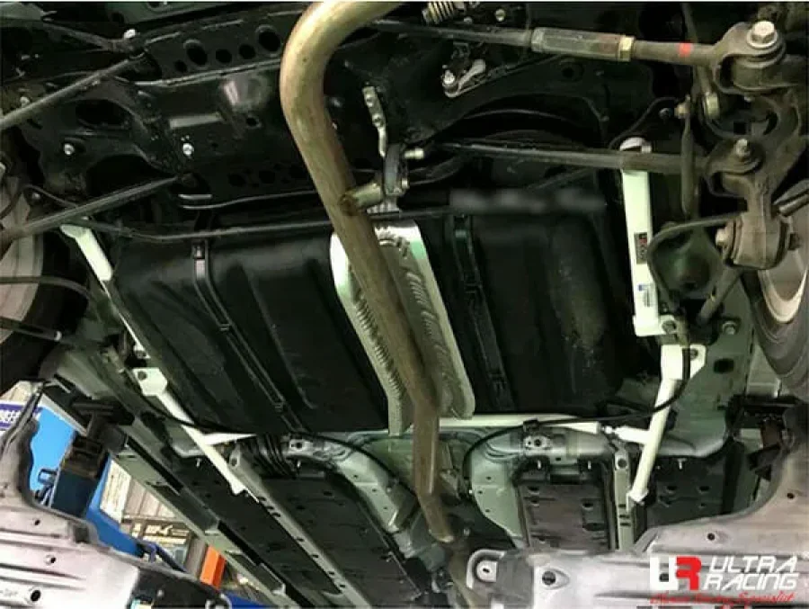 Ultra Racing Lexus ES 250 (XV60) 2.5 V6 12-18/300H (XV60) 2.5 15-18 2WD UltraRacing 4-Point Rear Lower Bar (3467P), référence RS4-3467P
