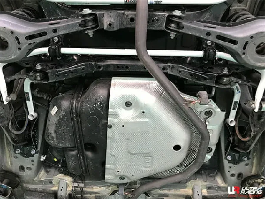 Ultra Racing Toyota Auris (E210) 2.0 HB 19+/Toyota C-HR 1.2/1.8 18+ 2WD UltraRacing 4-Point Rear Lower Bar (3842P), référence RS4-3842P