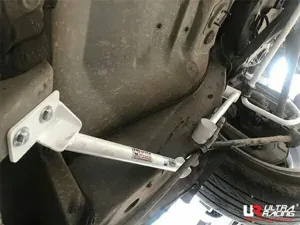 Ultra Racing Lexus RX 330 (XU30) 3.3 V6 4WD 03-08/Toyota Highlander 2.7 08-13/Harrier 2.4 04-09 UltraRacing 4-Point Rear Lower Bar (748P), référence RS4-748P