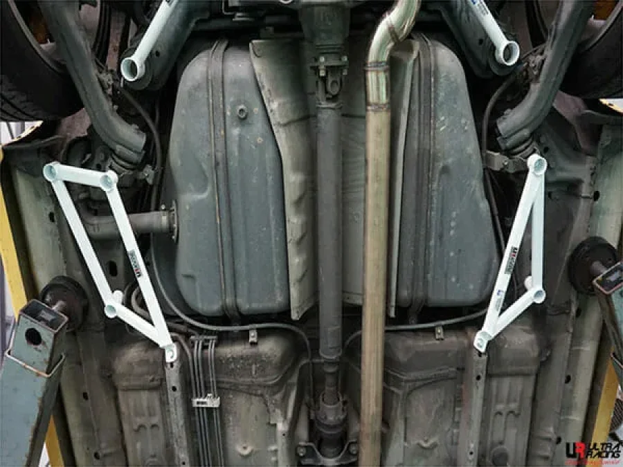 Ultra Racing Toyota Caldina (T240) 2.0T GT4 4WD 02-07 UltraRacing 7-Point Rear Lower Bar (433P), référence RS7-433P