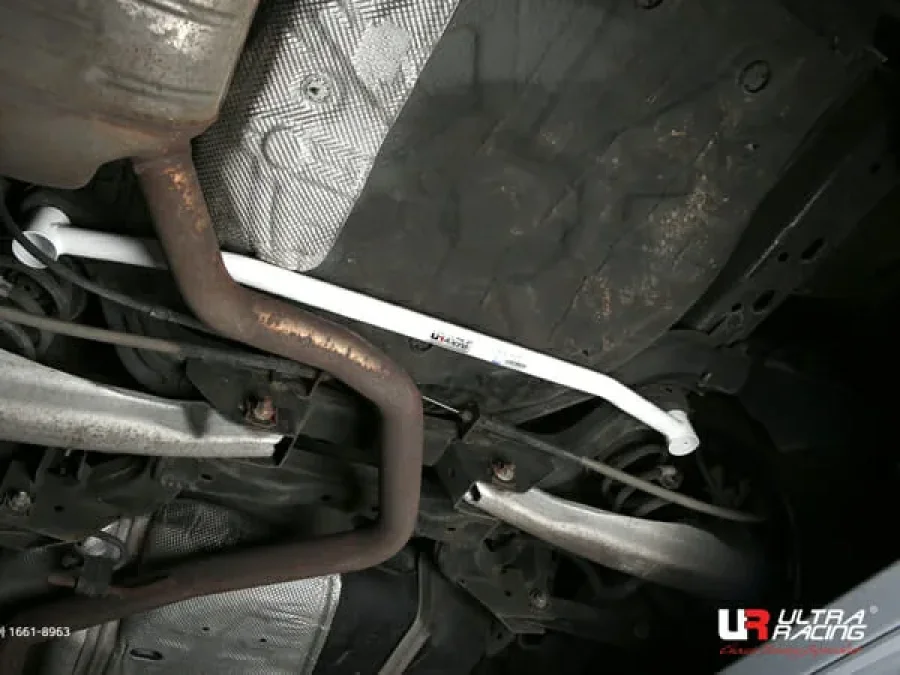 Ultra Racing Chevrolet Malibu 2.0D/2.4 2WD 13-15 UltraRacing 2-Point Rear Lower Bar (2234), référence URKR-RL2-2234