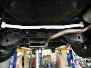 Ultra Racing Renault Samsung SM5 (L43) 1.6T/2.0/2.5 15+ UltraRacing 2-Point Rear Lower Bar (2246), référence URKR-RL2-2246