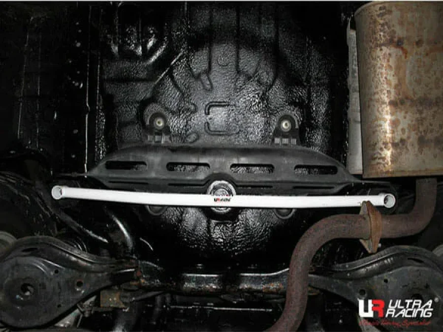 Ultra Racing Renault Samsung SM5 (A34R) 2.0 2WD 05-10 UltraRacing 2-Point Rear Lower Bar (2478), référence URKR-RL2-2478